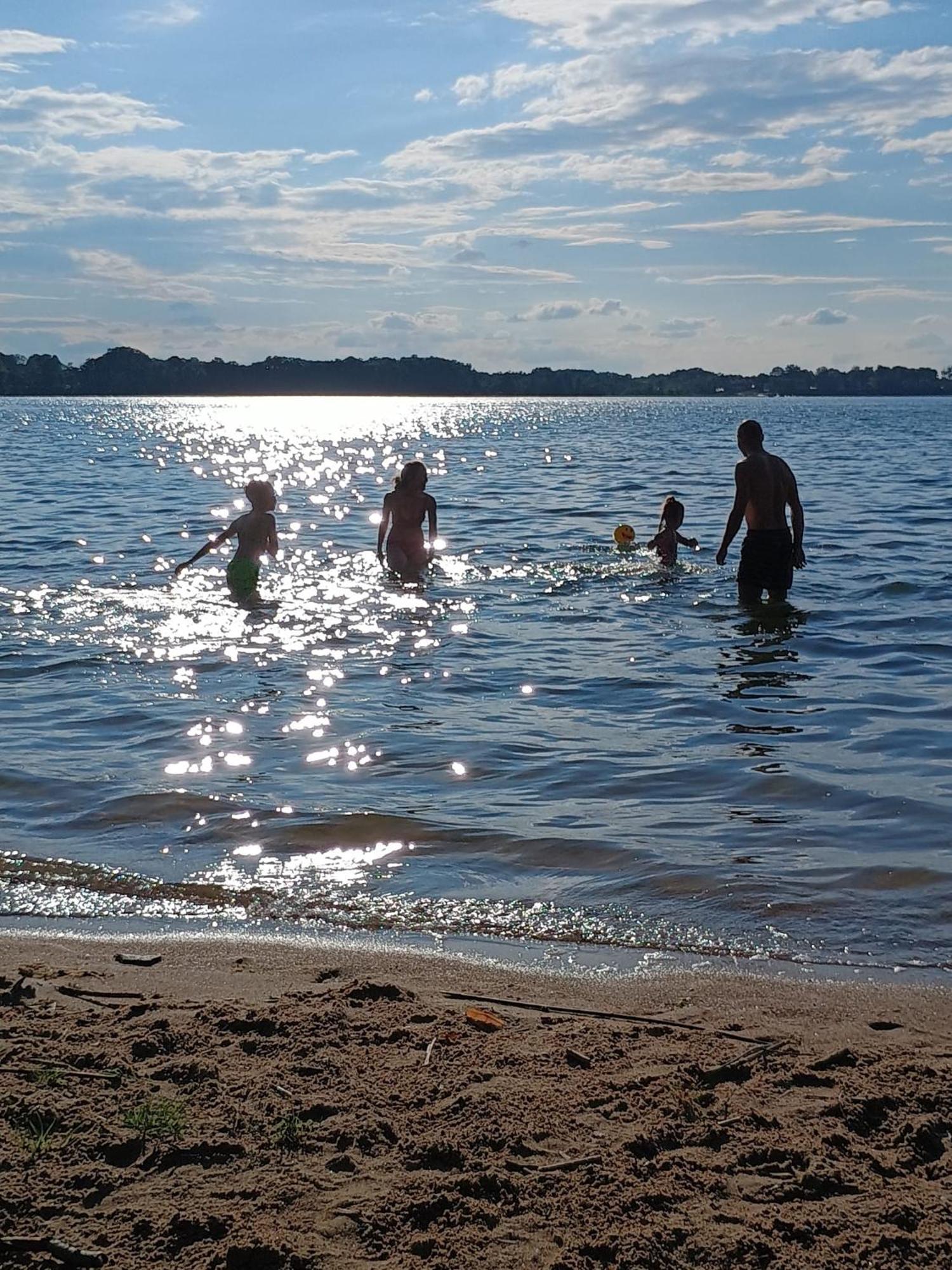 Domki Obok Plazy Hotel Moryn Bagian luar foto